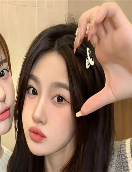 《重生后我以股市铸传奇》隐藏彩蛋发现指南：细节与彩蛋寻找攻略